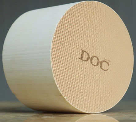 خرید Platinum DOC دیزل اکسیداسیون کاتالیزور Nox Pt لانه زنبوری سرامیک یکپارچه کاتالیزور بستر تولید آنلاین