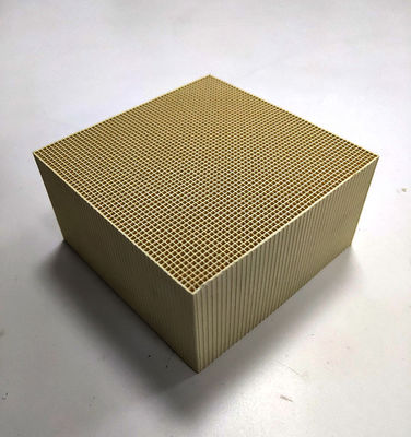 خرید کاتالیزورهای اکسیداسیون ترکیبات آلی RCO 300 Cpsi گازهای زاید صنعت را از بین می برند تولید آنلاین