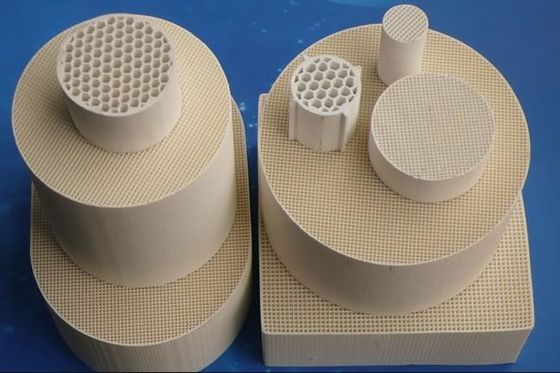 خرید 300 Cpsi Ceramic Catalyst Filter Catalytic Converter Converter Honeycomb 101.6mm تولید آنلاین