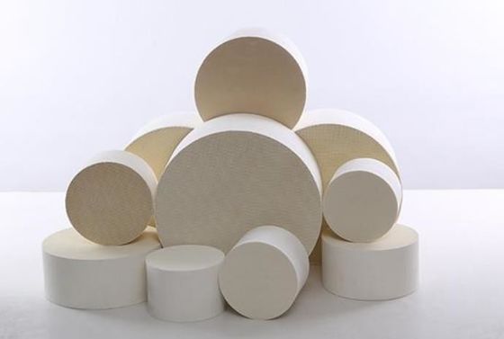 خرید پشتیبانی از کاتالیزور لانه زنبوری سرامیکی MgO Al2O3 SiO2 در همه ماشین آلات وسایل نقلیه جاده ای تولید آنلاین