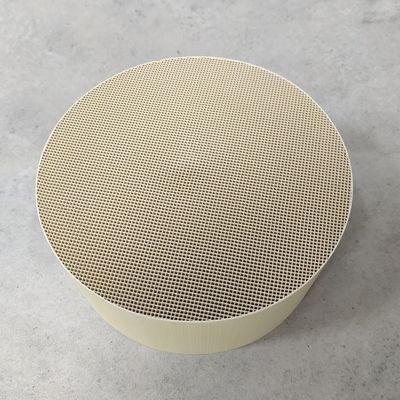 خرید Monolith Ceramic Honeycomb Catalytic Converter Honeycomb Structure Euro 4 5 6 تولید آنلاین